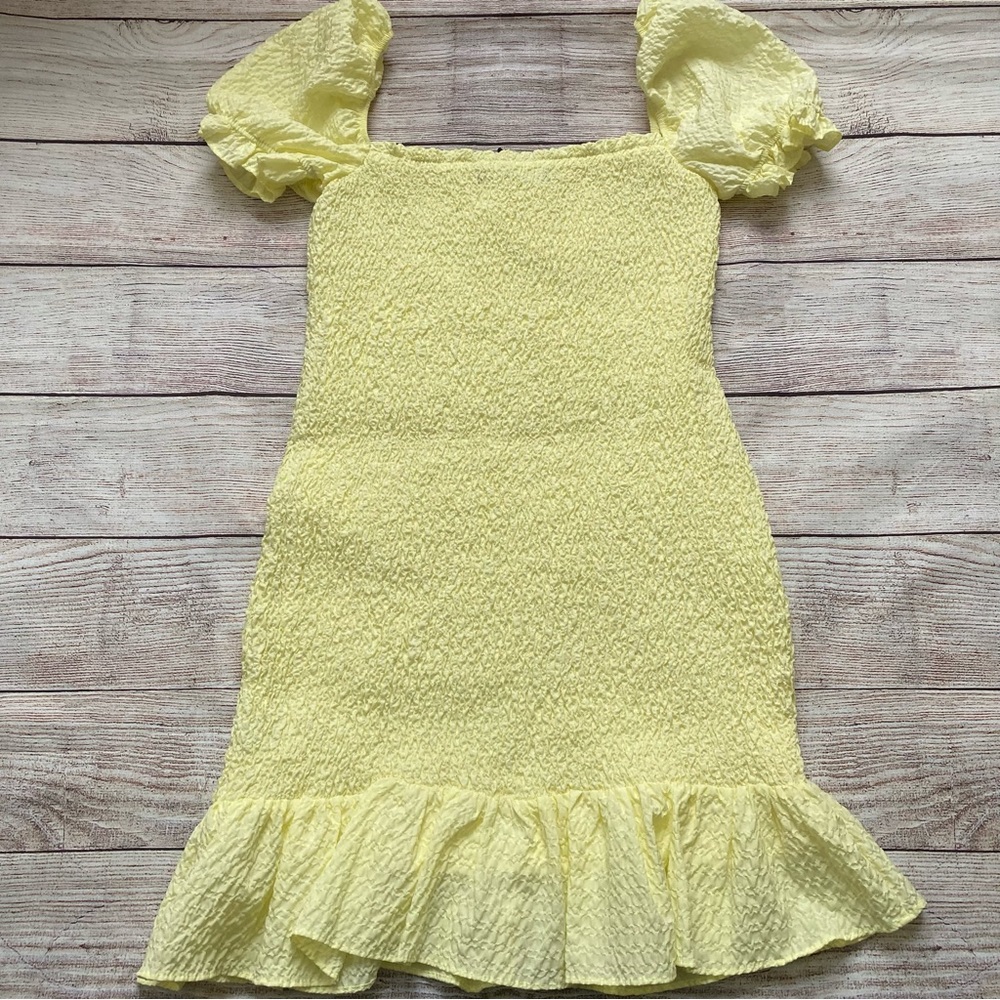Zara Smocked Crinkle Puff Sleeve Mini Dress NWT Women’s Size Xtra Small Yellow - Picture 4 of 6